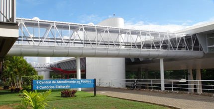 TRE-BA Sede e novo anexo Fachada lateral da Sede do Tribunal