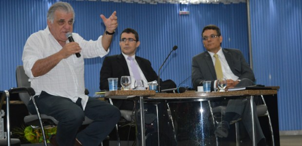 Reforma Política é debatida pelos professores Jaime Barreiros Neto, Paulo Fábio Dantas Neto e Sa...