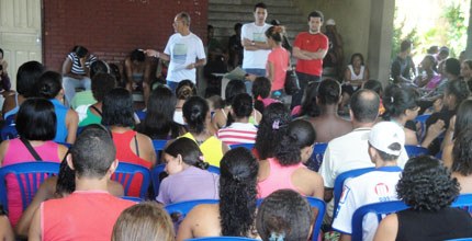 Eleitores esperando atendimento durante etapa do TRE Perto de Você no bairro São Caetano no mês ...