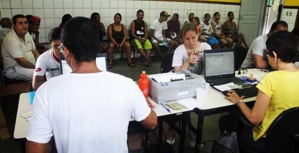 TRE-BA Última edição do "TRE perto de você" em Mata Escura Servidores atendendo a comunidade de Mata Escura na ultima edição do projeto
