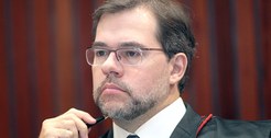 Ministro Dias Toffoli em sessão do TSE. 