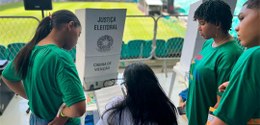 Urnas eletrônicas cedidas pelo TRE-BA são utilizadas em Encontro Estudantil