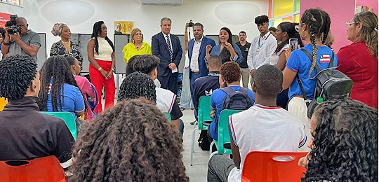 Voto jovem: presidente do TRE-BA visita atendimento itinerante da Justiça Eleitoral nas escolas