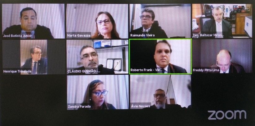 Desembargador Jatahy Júnior recebe moção de aplausos, na sessão desta terça (15) Reconhecimento foi proposto pelo vice-presidente do TRE-BA e corregedor eleitoral, desembargador...