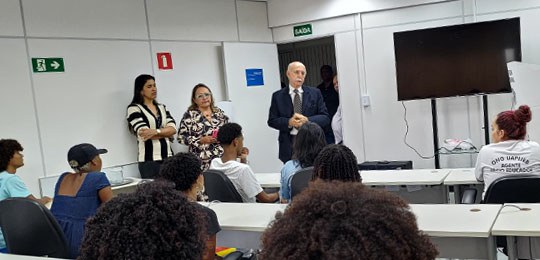 EJE-BA recebe jovens do Projeto Construindo Cidadania do TJ-BA EJE-BA recebe jovens do Projeto Construindo Cidadania do TJ-BA