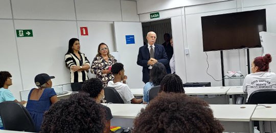 EJE-BA recebe jovens do Projeto Construindo Cidadania do TJ-BA