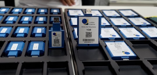 Procedimento é aberto ao público com a presença de instituições fiscalizadoras; Veículos de impr...