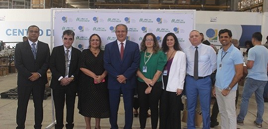 Servidores do TRE-BA na carga e lacração das urnas eletrônicas 2024