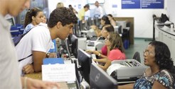 Foto de atendimento a eleitor na Central de Atendimento ao Público (CAP) do TRE-BA