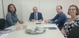 No encontro foram propostas a realização de ações de aperfeiçoamento para magistrados e servidor...